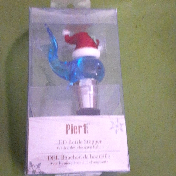 Nwt Pier 1 LED Bottle Stopper with color changing light on/ off switch - Picture 1 of 3